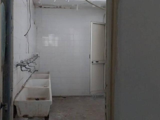 Locale Commerciale in affitto a Carinaro, Campania