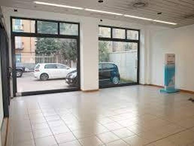 Locale Commerciale in affitto a Carini, Sicilia