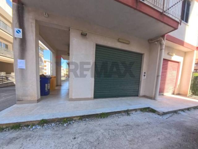 Locale Commerciale in affitto a Carini, Sicilia