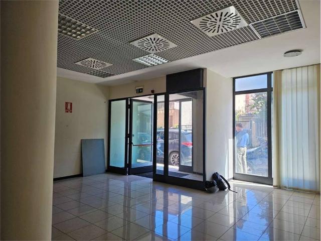 Locale Commerciale in affitto a Carini, Sicilia