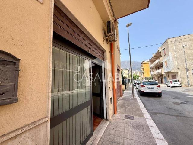 Locale Commerciale in affitto a Carini, Sicilia