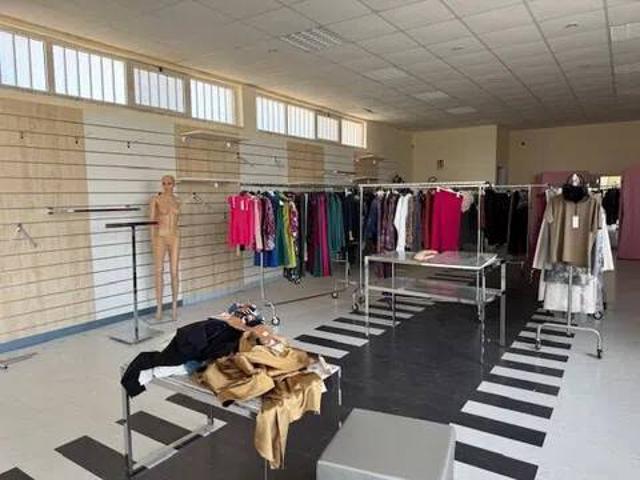 Locale Commerciale in affitto a Carinola, Campania