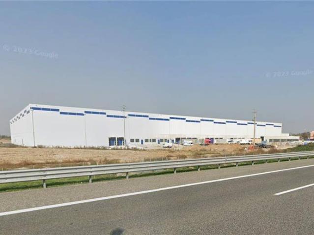 Locale Commerciale in affitto a Piemonte, Vercelli