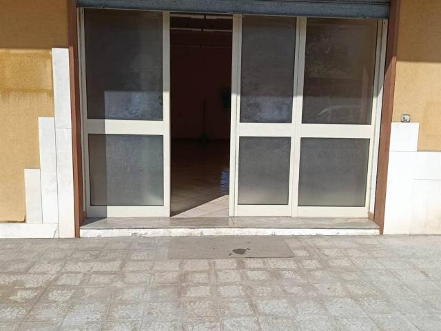 Locale Commerciale in affitto a Carlentini, Sicilia