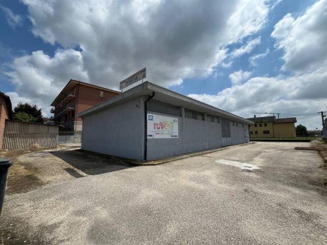 Locale Commerciale in affitto a Salsasio, Piemonte