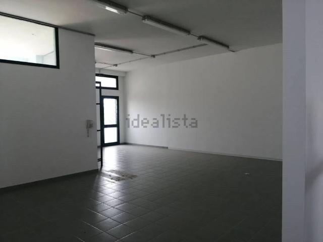 Locale Commerciale in affitto a Puglia, Lecce