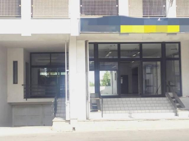 Locale Commerciale in affitto a Puglia, Lecce