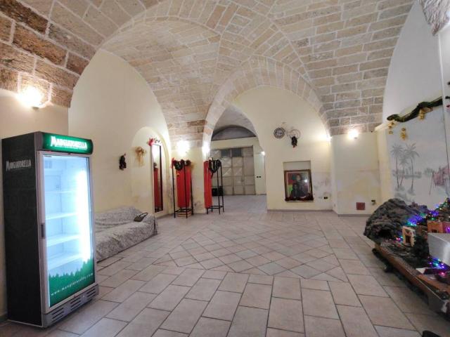 Locale Commerciale in affitto a Puglia, Lecce
