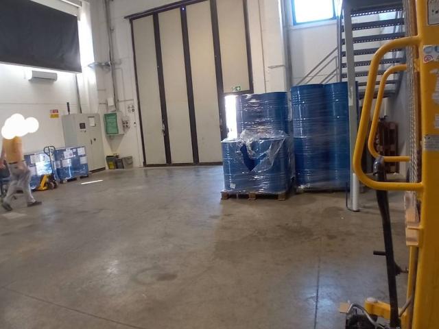 Locale Commerciale in affitto a Carmignano, Toscana