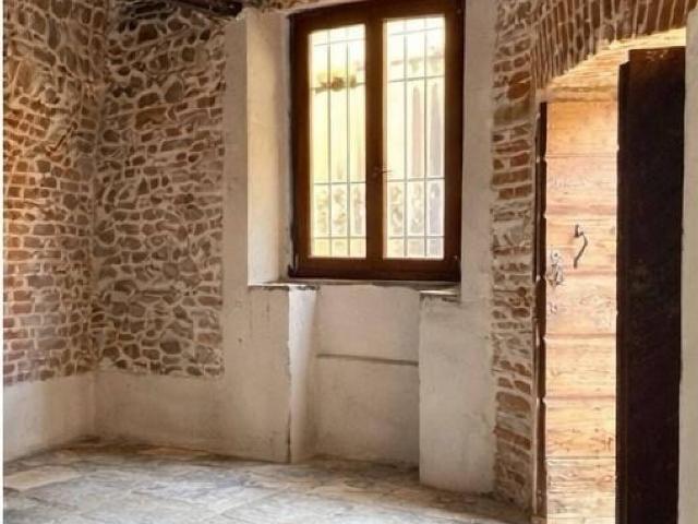 Locale Commerciale in affitto a Carnago, Lombardia