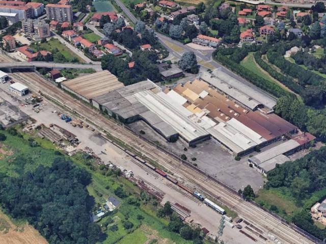 Locale Commerciale in affitto a Carnate, Lombardia