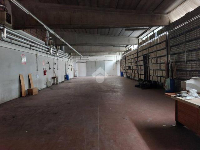 Locale Commerciale in affitto a Cassina Pertusella, Caronno Pertusella