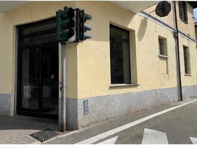 Locale Commerciale in affitto a Cassina Pertusella, Caronno Pertusella