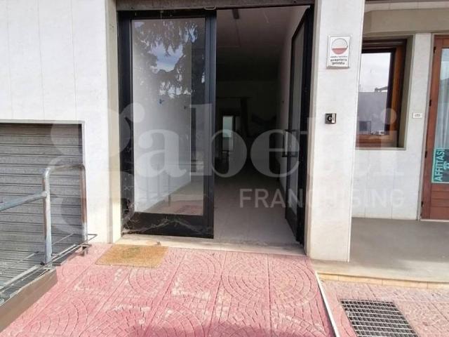 Locale Commerciale in affitto a Puglia, Brindisi