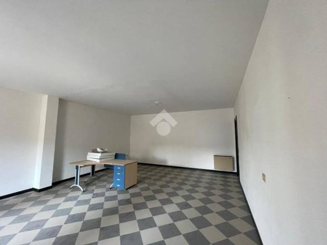 Locale Commerciale in affitto a Carpenedolo, Lombardia