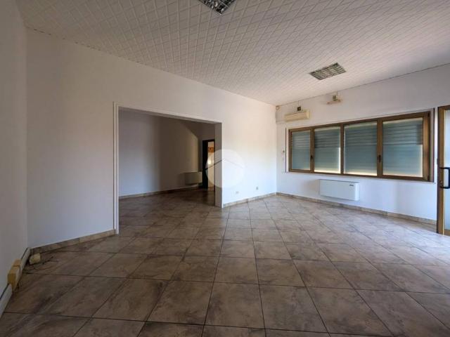 Locale Commerciale in affitto a Carpenedolo, Lombardia