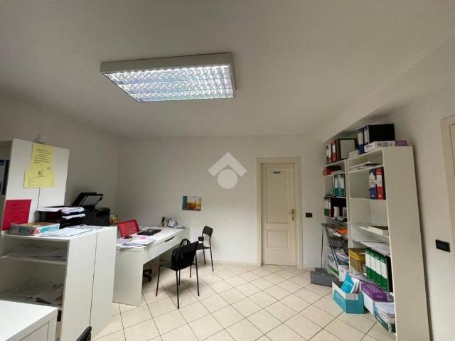 Locale Commerciale in affitto a Cornali, Carpenedolo