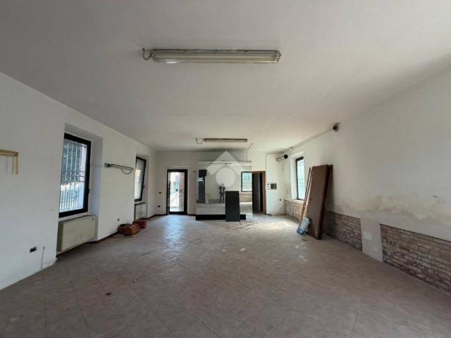 Locale Commerciale in affitto a Carpenedolo, Lombardia
