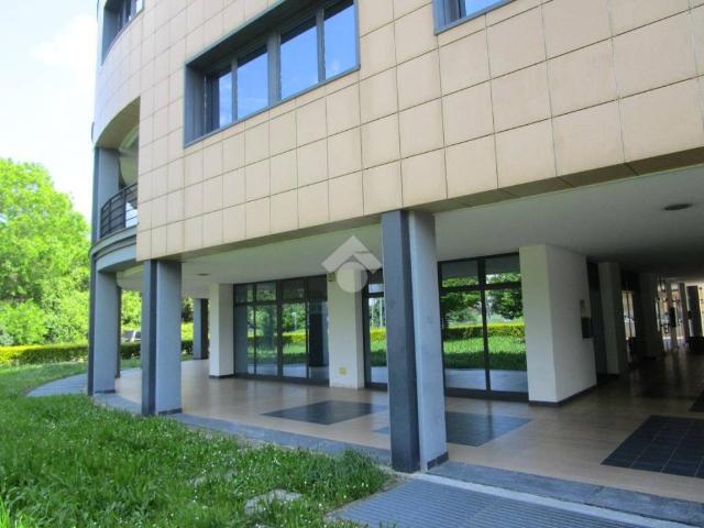 Locale Commerciale in affitto a Unione delle Terre d'Argine, Carpi