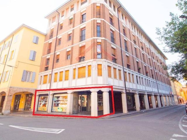 Locale Commerciale in affitto a Unione delle Terre d'Argine, Carpi