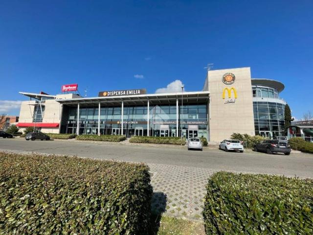 Locale Commerciale in affitto a Unione delle Terre d'Argine, Carpi