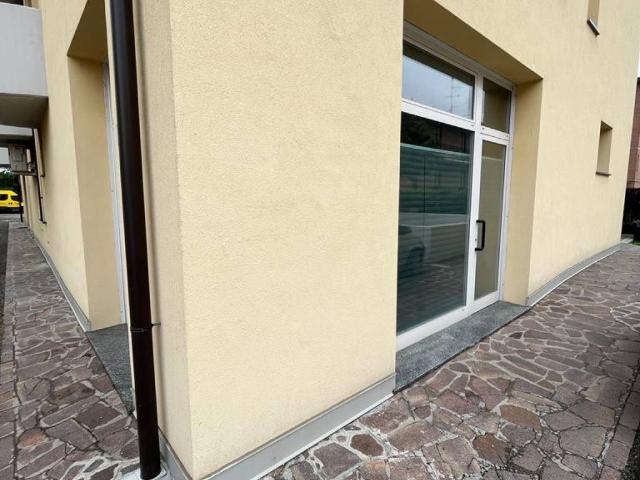 Locale Commerciale in affitto a Unione delle Terre d'Argine, Carpi