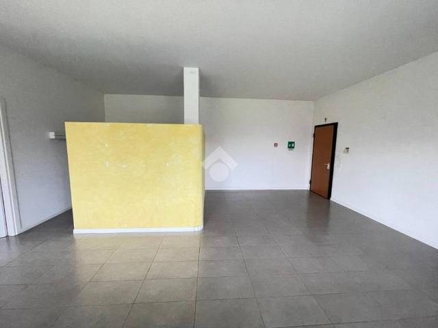 Locale Commerciale in affitto a Unione delle Terre d'Argine, Carpi