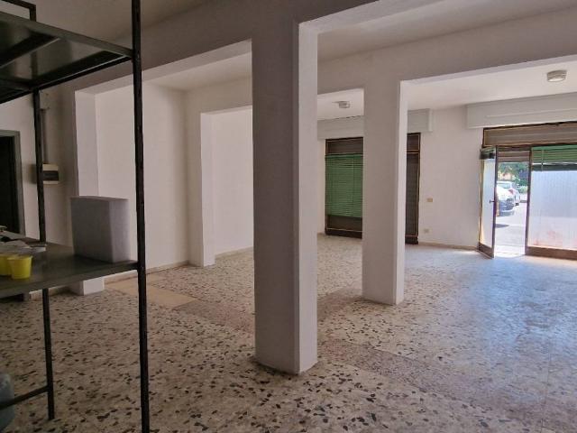 Locale Commerciale in affitto a Unione delle Terre d'Argine, Carpi