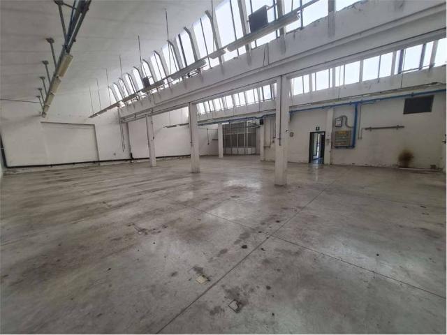 Locale Commerciale in affitto a Unione delle Terre d'Argine, Carpi