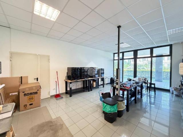 Locale Commerciale in affitto a Unione delle Terre d'Argine, Carpi