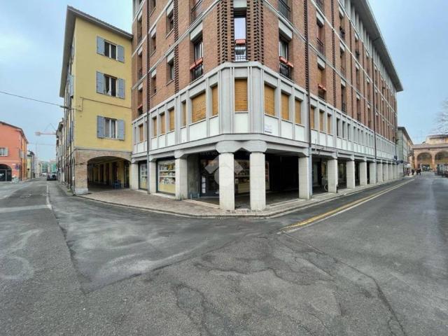 Locale Commerciale in affitto a Unione delle Terre d'Argine, Carpi