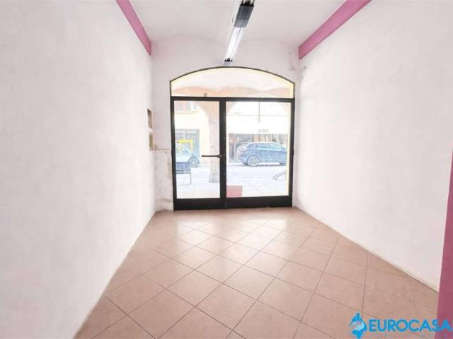 Locale Commerciale in affitto a Unione delle Terre d'Argine, Carpi