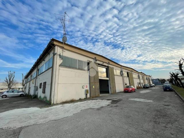 Locale Commerciale in affitto a Unione delle Terre d'Argine, Carpi