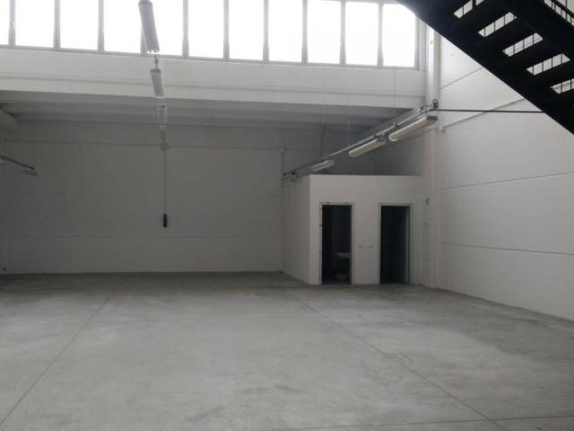 Locale Commerciale in affitto a Unione delle Terre d'Argine, Carpi