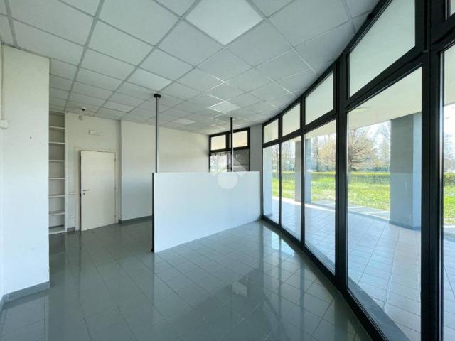 Locale Commerciale in affitto a Unione delle Terre d'Argine, Carpi