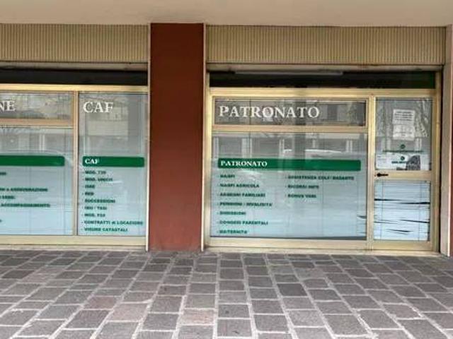 Locale Commerciale in affitto a Unione delle Terre d'Argine, Carpi