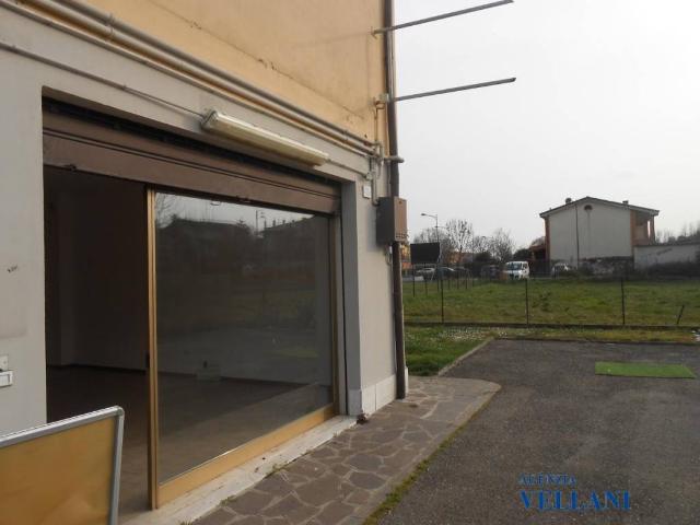 Locale Commerciale in affitto a Unione delle Terre d'Argine, Carpi