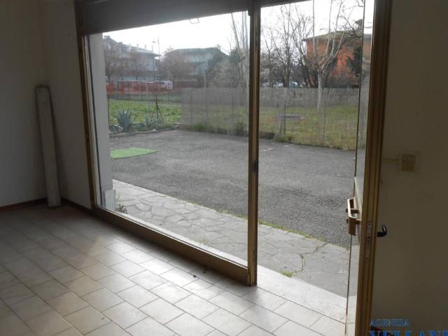 Locale Commerciale in affitto a Unione delle Terre d'Argine, Carpi