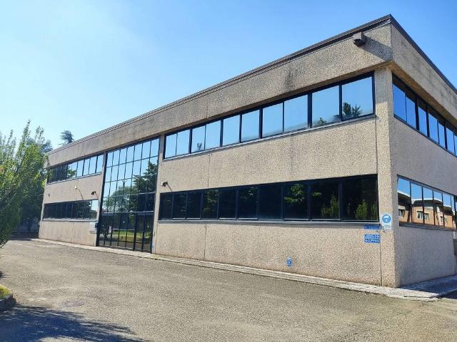 Locale Commerciale in affitto a Unione delle Terre d'Argine, Carpi