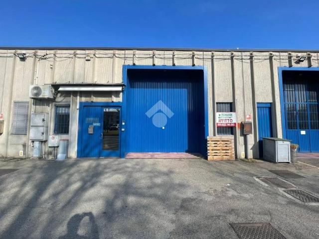 Locale Commerciale in affitto a Unione delle Terre d'Argine, Carpi