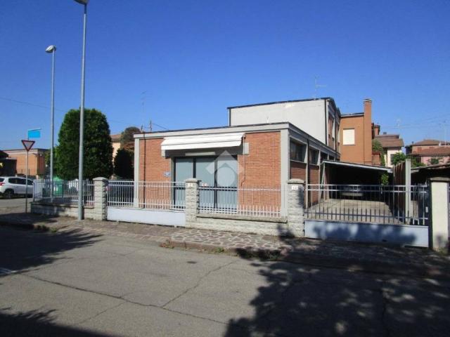 Locale Commerciale in affitto a Unione delle Terre d'Argine, Carpi