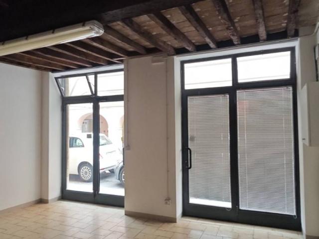 Locale Commerciale in affitto a Unione delle Terre d'Argine, Carpi