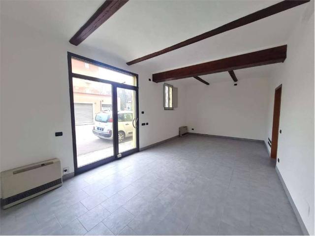 Locale Commerciale in affitto a Unione delle Terre d'Argine, Carpi