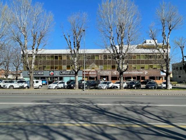 Locale Commerciale in affitto a Unione delle Terre d'Argine, Carpi