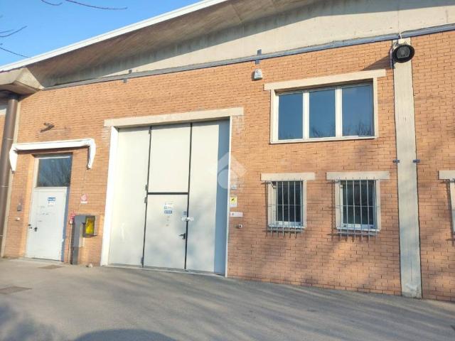 Locale Commerciale in affitto a Unione delle Terre d'Argine, Carpi