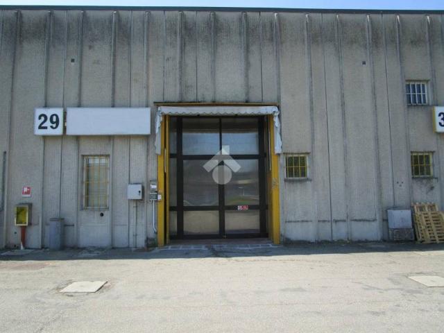 Locale Commerciale in affitto a Unione delle Terre d'Argine, Carpi