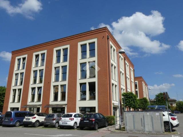 Locale Commerciale in affitto a Unione delle Terre d'Argine, Carpi