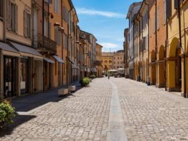 Locale Commerciale in affitto a Unione delle Terre d'Argine, Carpi