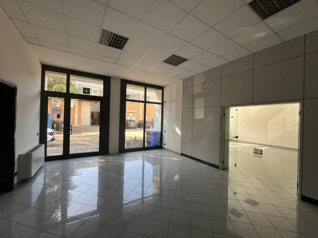 Locale Commerciale in affitto a Unione delle Terre d'Argine, Carpi
