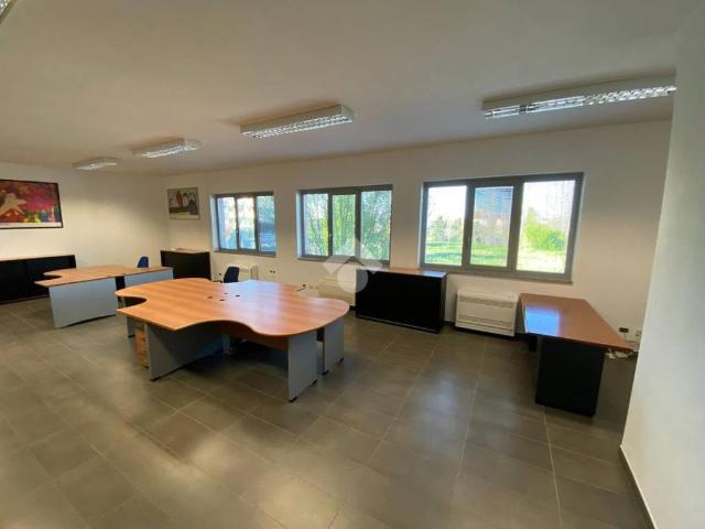 Locale Commerciale in affitto a Unione delle Terre d'Argine, Carpi